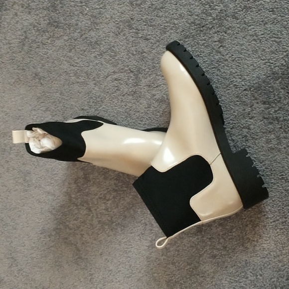 New Ivory/Black Rain Boots by Matisse, Size 10 M - Picture 3 of 5